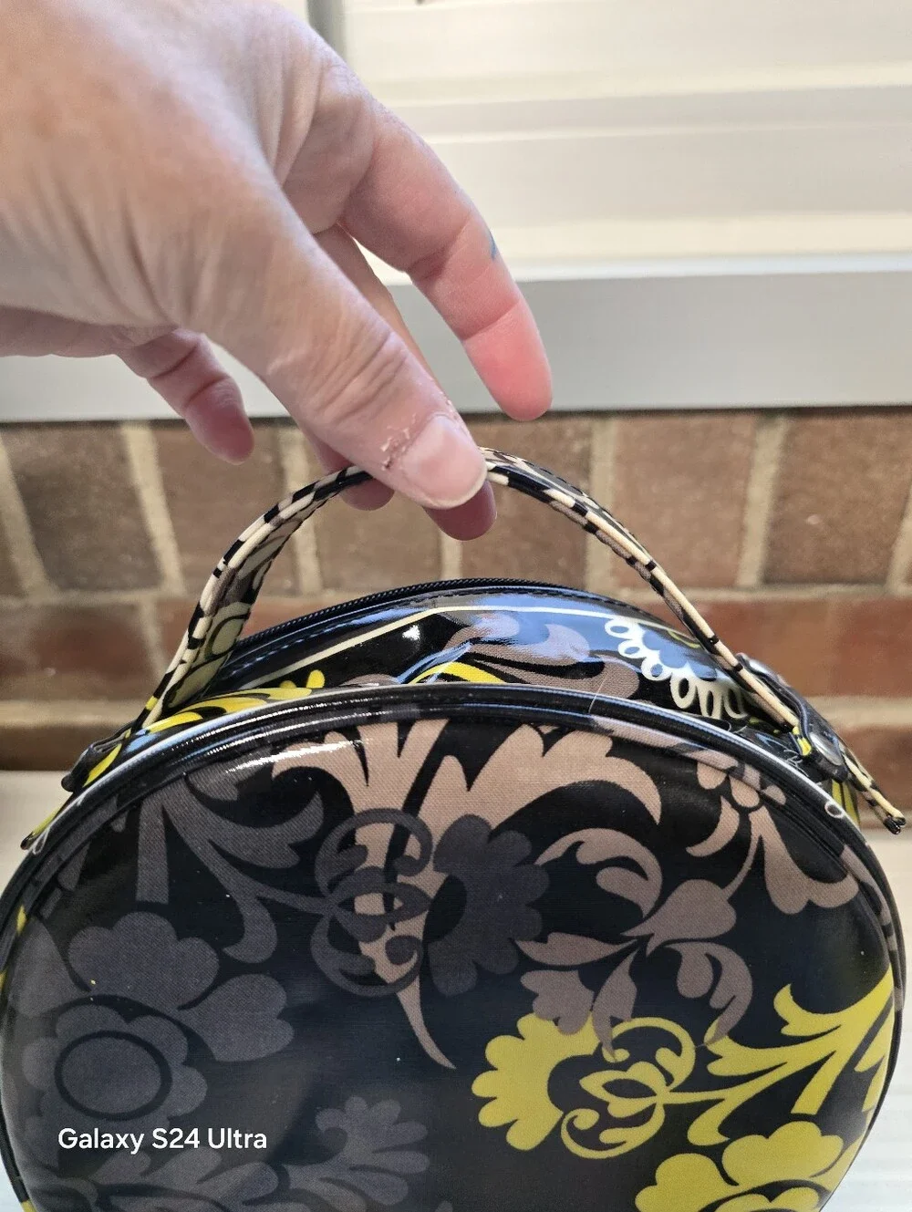 Vera Bradley Baroque Hatbox ROUND Cosmetic Travel Makeup Tote Bag VINYL